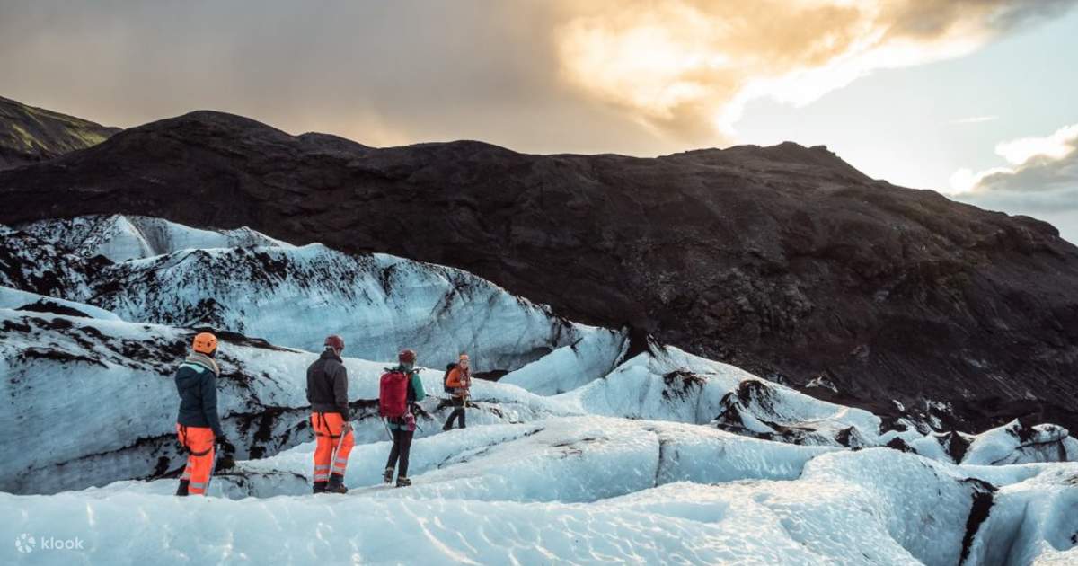 Glacier outlet hike tour